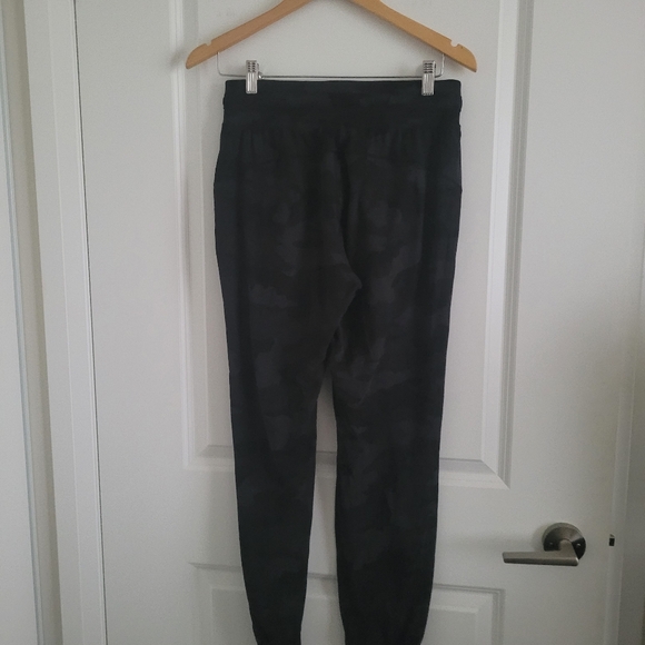 LULULEMON Black Camo Jogger Pants - Picture 5 of 5